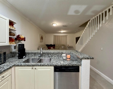 1431 Nw 36th Way - Photo Thumbnail 3