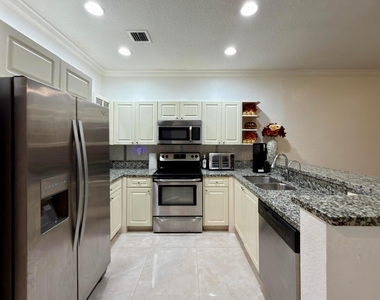 1431 Nw 36th Way - Photo Thumbnail 2
