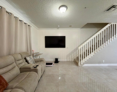 1431 Nw 36th Way - Photo Thumbnail 9