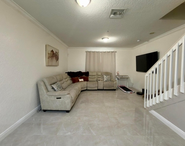 1431 Nw 36th Way - Photo Thumbnail 4