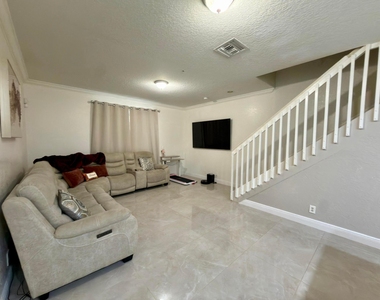 1431 Nw 36th Way - Photo Thumbnail 8