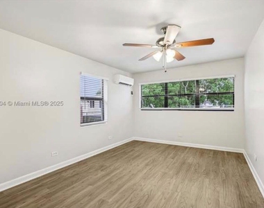 6546 Sw 21st Street - Photo Thumbnail 2