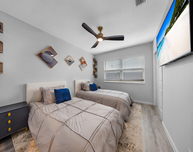 700 Ne 16th Court - Photo Thumbnail 15