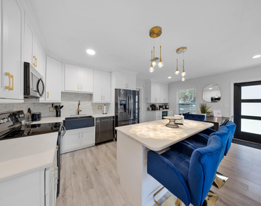700 Ne 16th Court - Photo Thumbnail 6