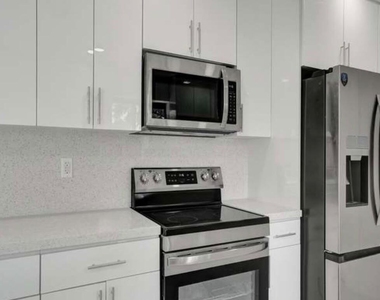 2301 Alcazar - Photo Thumbnail 3