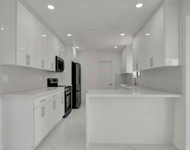 2301 Alcazar - Photo Thumbnail 2