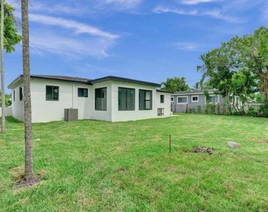 2301 Alcazar - Photo Thumbnail 11