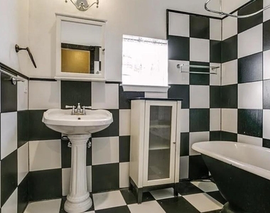 5818 Richmond Avenue - Photo Thumbnail 8