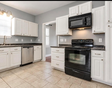 5818 Richmond Avenue - Photo Thumbnail 6