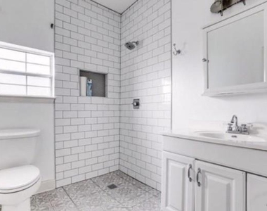 5818 Richmond Avenue - Photo Thumbnail 13