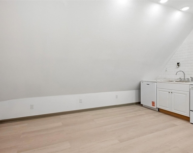 8141 Rosemont Drive - Photo Thumbnail 32