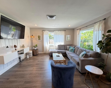 7610 S Olive Avenue - Photo Thumbnail 9
