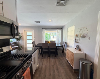 7610 S Olive Avenue - Photo Thumbnail 15