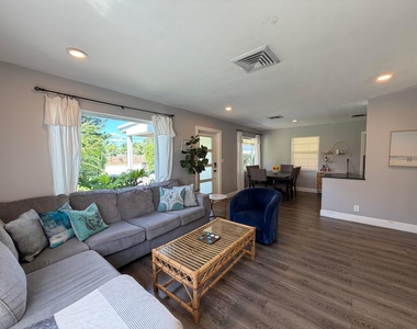 7610 S Olive Avenue - Photo Thumbnail 11