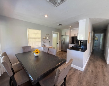 7610 S Olive Avenue - Photo Thumbnail 13