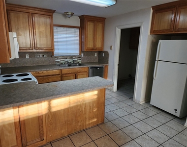 326 N Scullin Avenue - Photo Thumbnail 5