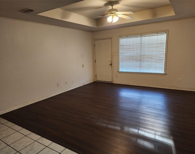 326 N Scullin Avenue - Photo Thumbnail 2