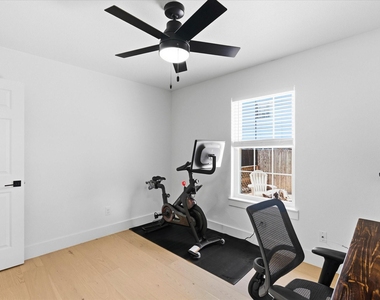 1220 Oxford Lane - Photo Thumbnail 18