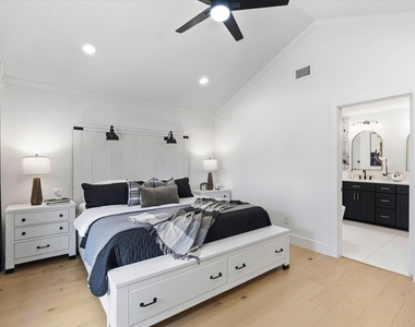 1220 Oxford Lane - Photo Thumbnail 21