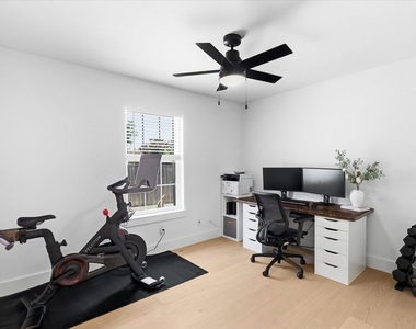 1220 Oxford Lane - Photo Thumbnail 17