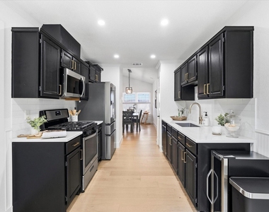 1220 Oxford Lane - Photo Thumbnail 11