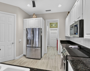 7605 Red River Road W - Photo Thumbnail 30