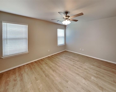 9024 Nw 127th Terrace - Photo Thumbnail 7