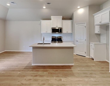 9024 Nw 127th Terrace - Photo Thumbnail 3