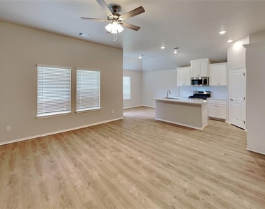 9024 Nw 127th Terrace - Photo Thumbnail 2