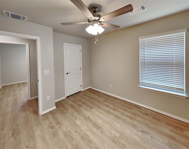 9024 Nw 127th Terrace - Photo Thumbnail 12