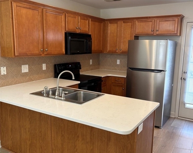 1334 Stoney Creek Lane - Photo Thumbnail 7