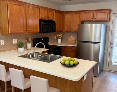 1334 Stoney Creek Lane - Photo Thumbnail 6