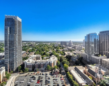333 W Trade Street W - Photo Thumbnail 22