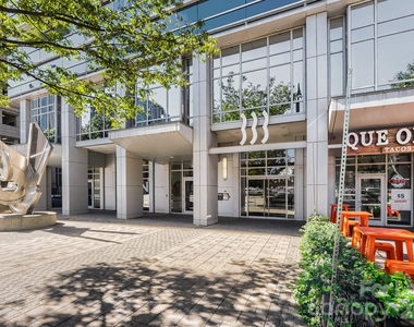 333 W Trade Street W - Photo Thumbnail 11