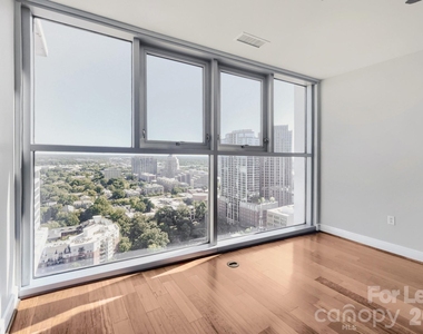 333 W Trade Street W - Photo Thumbnail 15