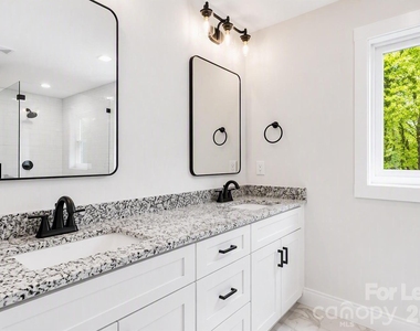 618 E Holly Street - Photo Thumbnail 5