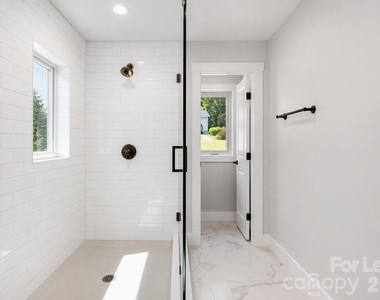 618 E Holly Street - Photo Thumbnail 4