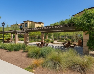 2700 E Chaucer Street - Photo Thumbnail 22