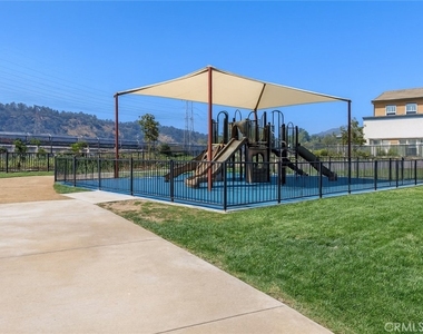 2700 E Chaucer Street - Photo Thumbnail 21