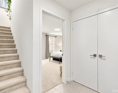 2700 E Chaucer Street - Photo Thumbnail 4