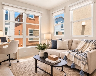 2700 E Chaucer Street - Photo Thumbnail 9