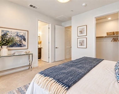 2700 E Chaucer Street - Photo Thumbnail 12