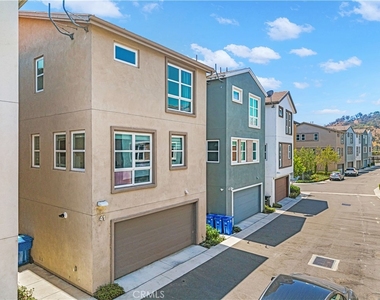 2700 E Chaucer Street - Photo Thumbnail 2