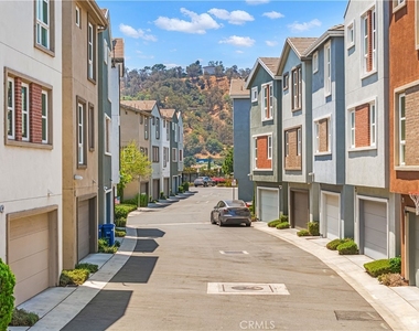 2700 E Chaucer Street - Photo Thumbnail 3