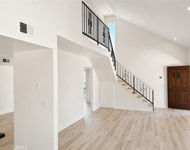6039 Golden West Avenue - Photo Thumbnail 2