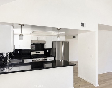 6039 Golden West Avenue - Photo Thumbnail 3