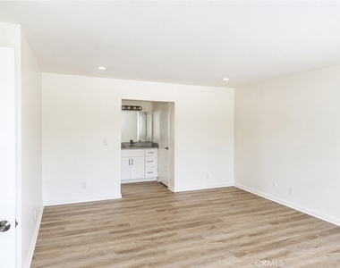6039 Golden West Avenue - Photo Thumbnail 6