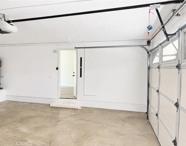 6039 Golden West Avenue - Photo Thumbnail 8