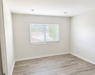 6039 Golden West Avenue - Photo Thumbnail 4