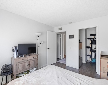 1328 Primrose - Photo Thumbnail 19